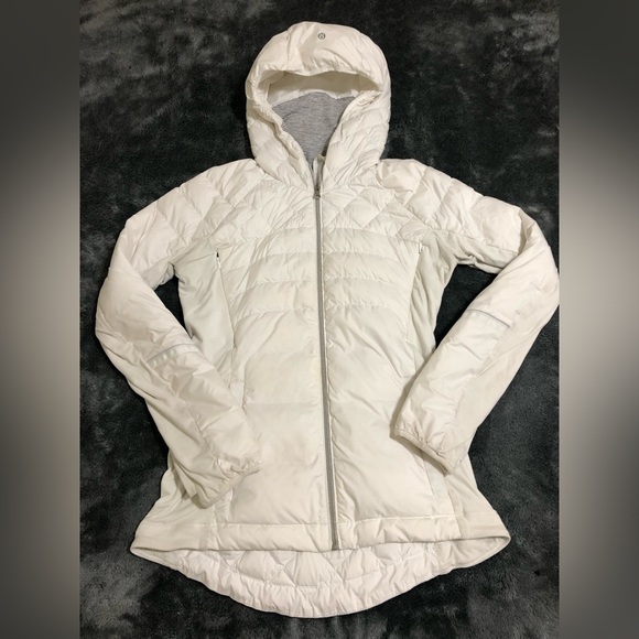 Women’s Lululemon Down for a run jacket size 6, white. Used condition - Picture 3 of 12